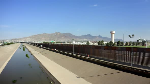 Border Wall  El Paso Tx  -  Juarez Border (USA-MEX) alt
