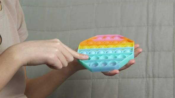 Pop it game entertainment.  alt