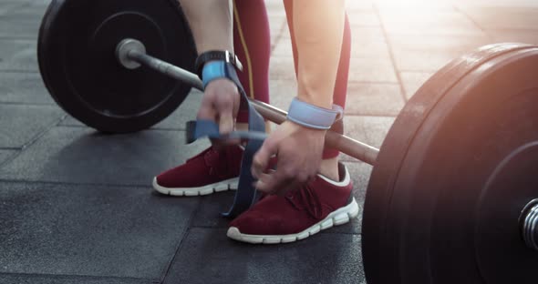 Athlete Fixes His Hands with Rubber Bands