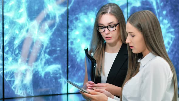 Businesswoman Discussion New Project Using Tablet PC in Hitech Laboratory alt