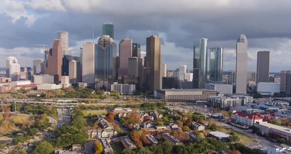 A time lapse establishing shot of downtown Houston alt