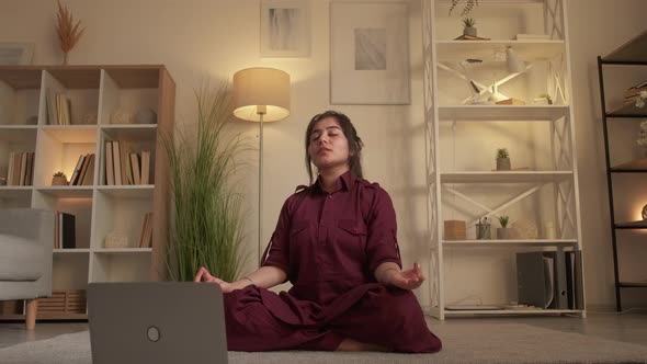 Online Yoga Class Internet Workout Woman Laptop alt