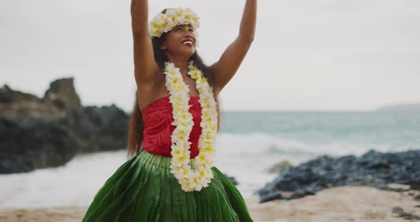 Woman performing Hawaiian hula on the beach alt