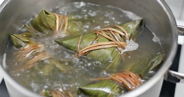 Cook with Sticky rice bamboo dumpling alt