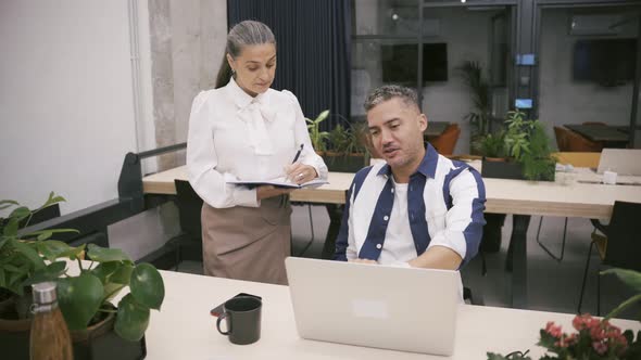 Chief taking note of a worker's comments alt