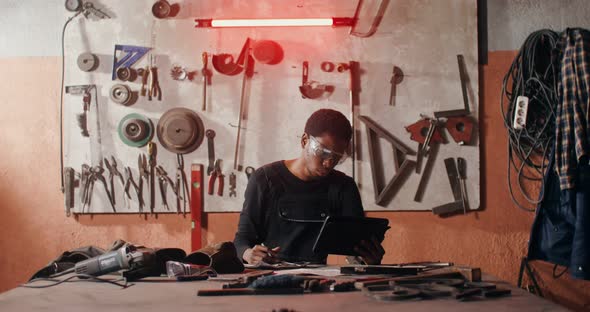 Blacksmith Workplace Iron Forging Workflow alt