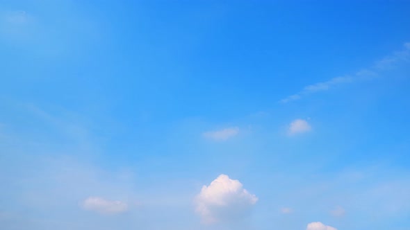 4K Sky Time lapse, Beautiful background, Sky Timelapse of skyscrapers. alt