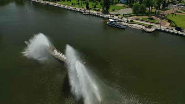 Top View of the Victory Park in Minsk and the Svisloch River with a Fountain alt