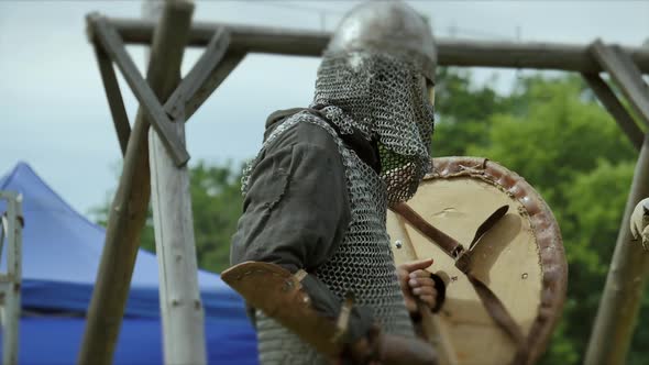 Medieval soldiers fighting alt