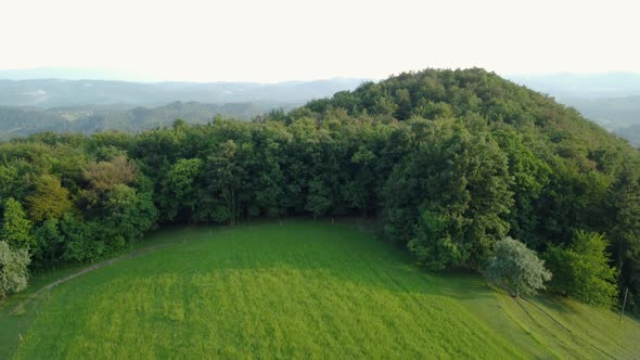 Picturesque view of the Slovenian countryside on a beautiful autumn morning. Idyllic rural landscape alt