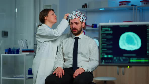 Patient with Brain Scan Discussing with Researcher Neurological Doctor alt