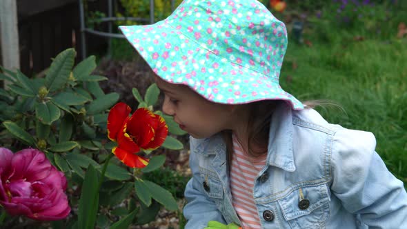 Happy Preschool Little Girl Kid Daughter Wear Works Gloves Humic Boots Smelling Scent of Flowers