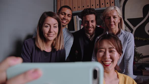Team taking a selfie in the office alt