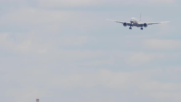 Wide Body Airliner Approaching Landing alt