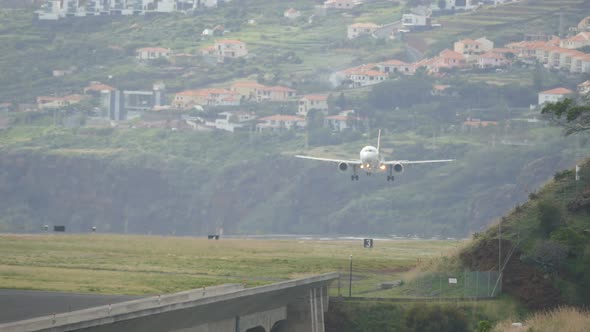 Airliner Touch Down at Madeira Airport with Spoilers and Inversors Opened. alt