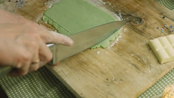 Cut the Green Dough with a Knife alt