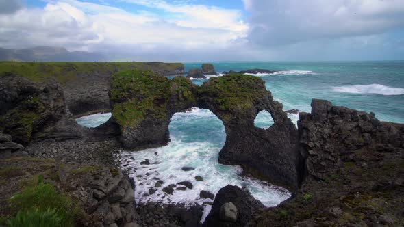 Gatklettur Basalt Rock in Arnarstapi in Iceland alt
