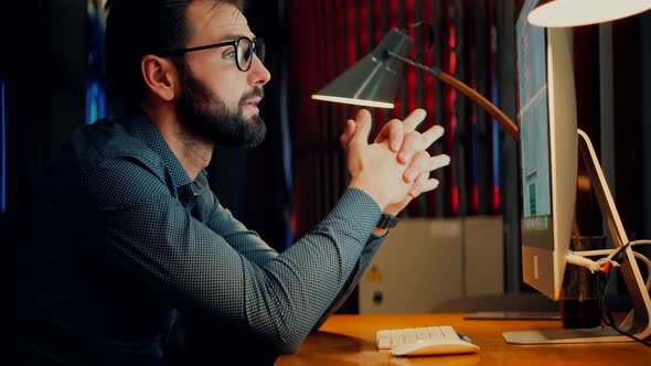 Speaker On Computer Office Video Call. Helpdesk Internet Online Meeting Conference Webinar. Deadline alt