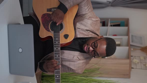 Guitar Course Internet Music Class Man Teaching alt