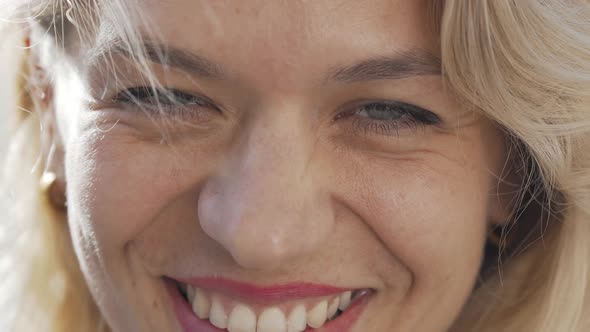 Cropped Shot of a Beautiful Happy Woman Laughing To the Camera alt