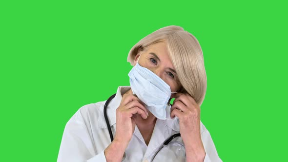Elderly Woman Medical Mask Stethoscope Green Screen Chroma Key alt