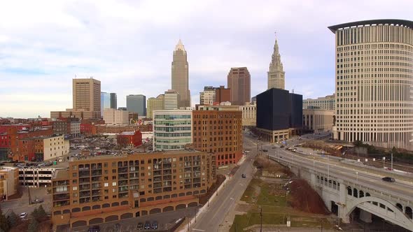 Rising drone shot of downtown Cleveland Ohio alt