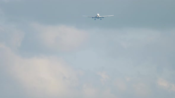 Widebody Aircraft Approaching alt