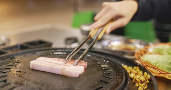 Korean BBQ in restaurant alt