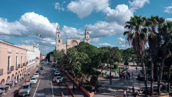 Speed ramped time lapse of the Plaza Grande with cathedral and municipal building in Merida, Mexico. alt