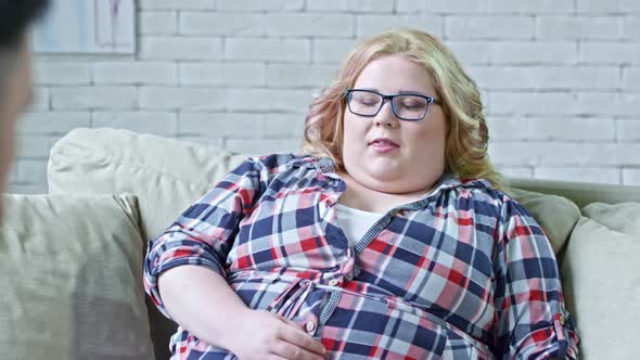 Obese Woman Talking to Dietitian alt