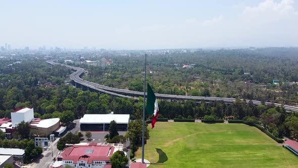Mexican Flag at bosque de chapultepec alt