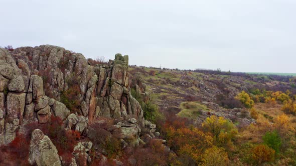 Aktovsky Canyon in Ukraine Surrounded By Autumn Trees and Large Stone Boulders alt