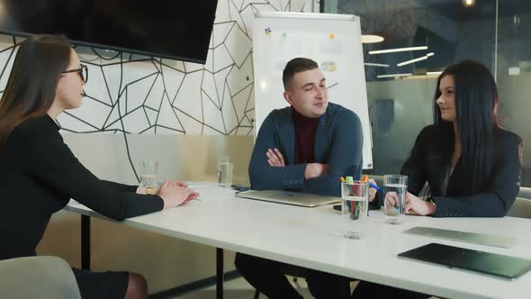 The Managerconsultant and the Head of the Company Discuss the Strategy of the Future alt