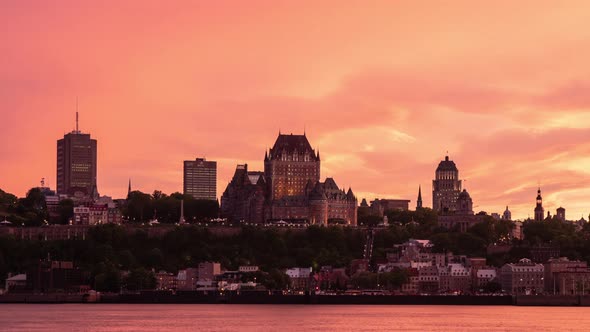 Timelapse of Quebec City at sunset alt