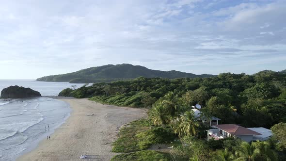 4k aerial hyper lapse of Playa Grande near Tamarindo, Guanacaste. Fast fly-over at Grande beach duri alt