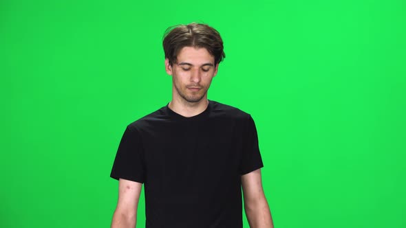 Brunette Man Walking on a Green Screen, Chroma Key alt