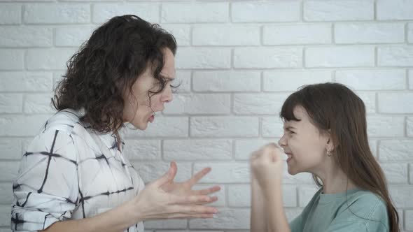 Disagreement with parents.  alt