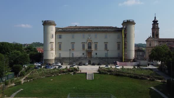 Costigliole D'asti Medieval Castle in Monferrato, Piedmont alt