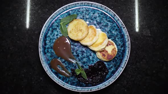 Cheesecakes with Chocolate Paste and Jam