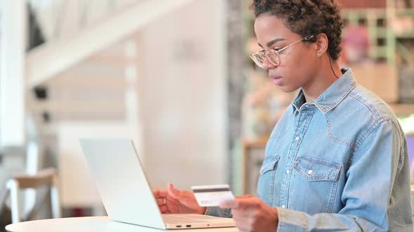 Online Payment Failure By African Woman on Laptop alt