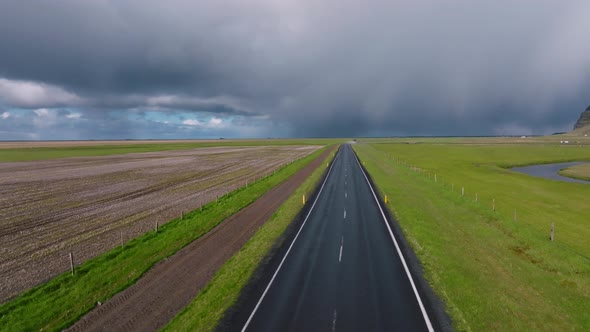 Endless Road Into the Cloudy Mountains and Hills of Iceland During Sunny Cloudy Weather alt