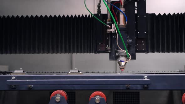 Robotic Laser Cutting at the Plant