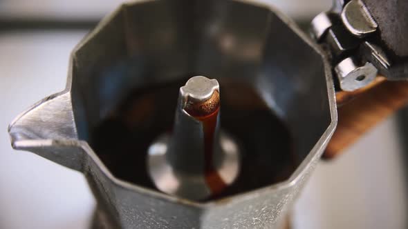 Moka coffeepot