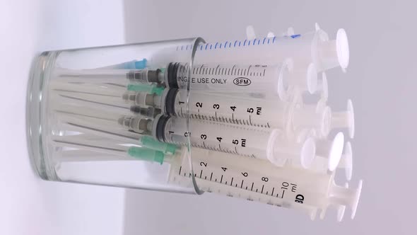 Vertical orientation video: Disposable medical syringes