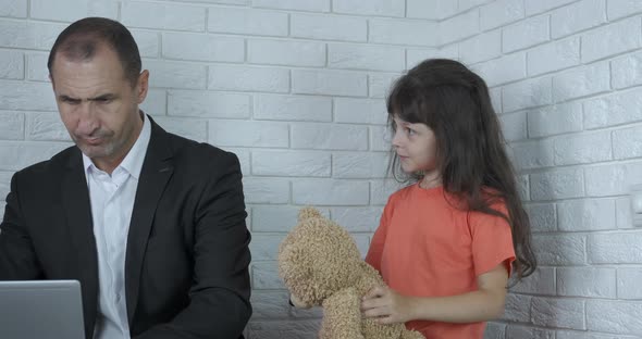 Businessman with Child By Computer alt