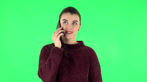 Girl Talking for Mobile Phone, Very Shocked Then Furious, Green Screen alt