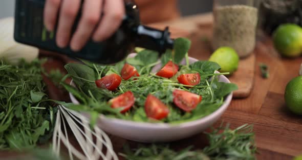 Making Healthy Green Salad alt