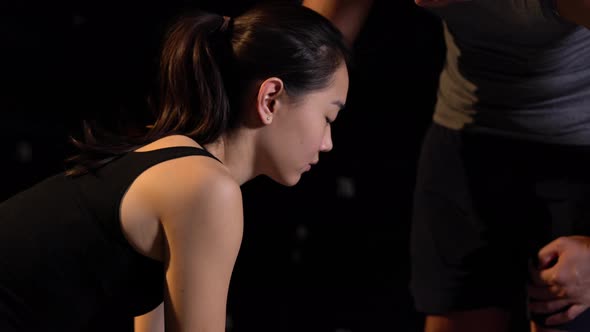 Man motivate encouragement to woman alt