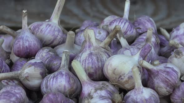 Garlic is essential in Middle Eastern and Arabic cooking, with its presence in many food items. alt