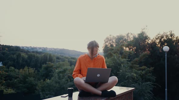 The Young Worker Optimistic Who Works Concentrated in the Park Then Raises Her Head and Displays a alt